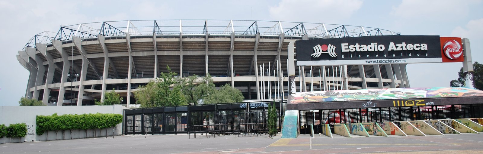 Vue panoramique intérieure de l'Estadio Azteca, Mexico – tribunes et pelouse